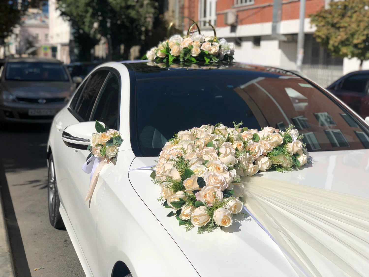 Making garlands for wedding cars